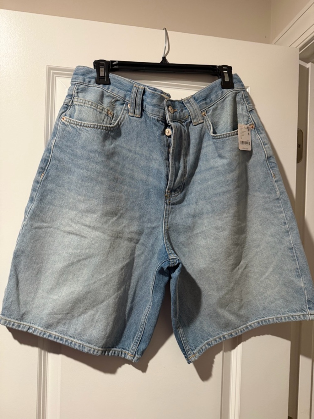 Free People Light Wash Denim Shorts 🔥Size 30 - Picture 2 of 4